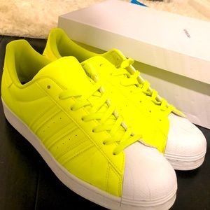 Adidas SHELL-TOPS slightly used, can’t tell, in good shape